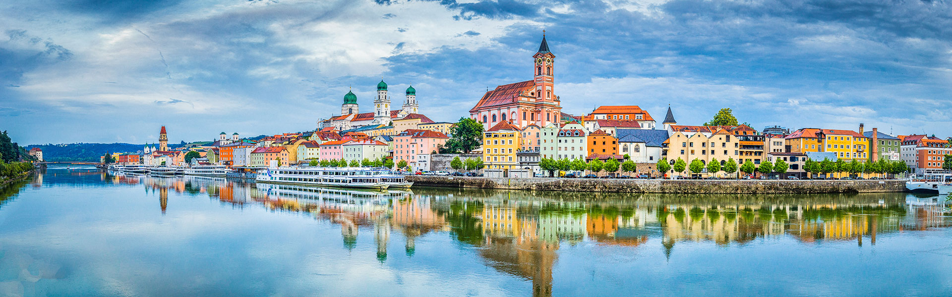 CHRISTMAS MARKETS ON THE DANUBE